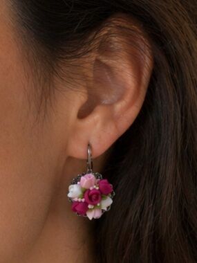 Pink flower roses 🌹 earrings a pair